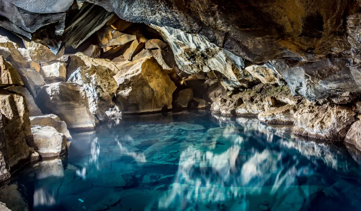 Grotta di Grjótagjá 